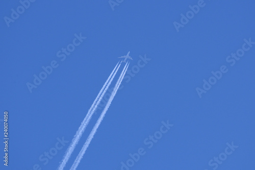 B747と飛行機雲