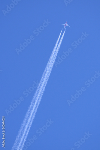 B787と飛行機雲