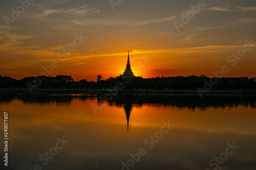 Sunset with pagoda Phra Mahathat Kaen Nakhon © kuchta