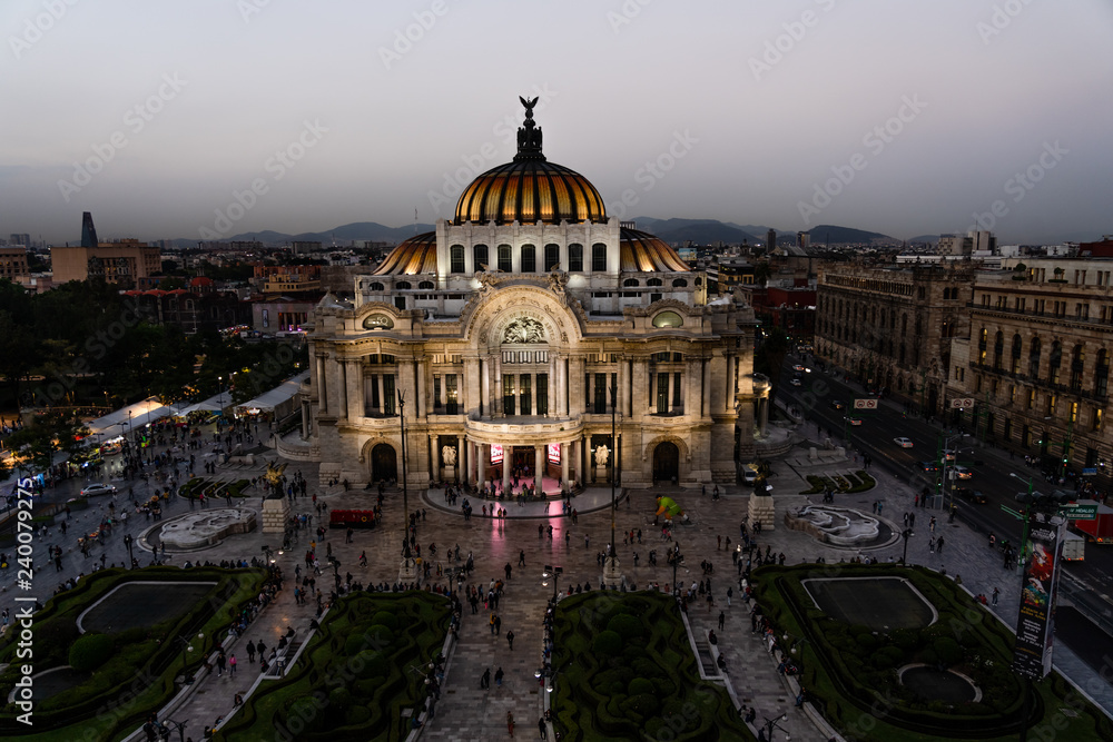 Palacio de Bellas Artes von oben, abends in Mexiko Stadt