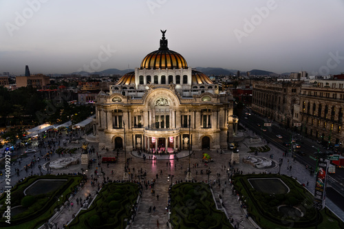 Palacio de Bellas Artes von oben, abends in Mexiko Stadt
