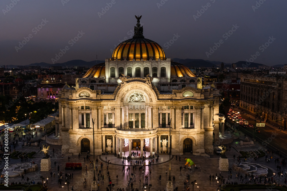 Palacio de Bellas Artes beleuchtet, Mexiko Stadt