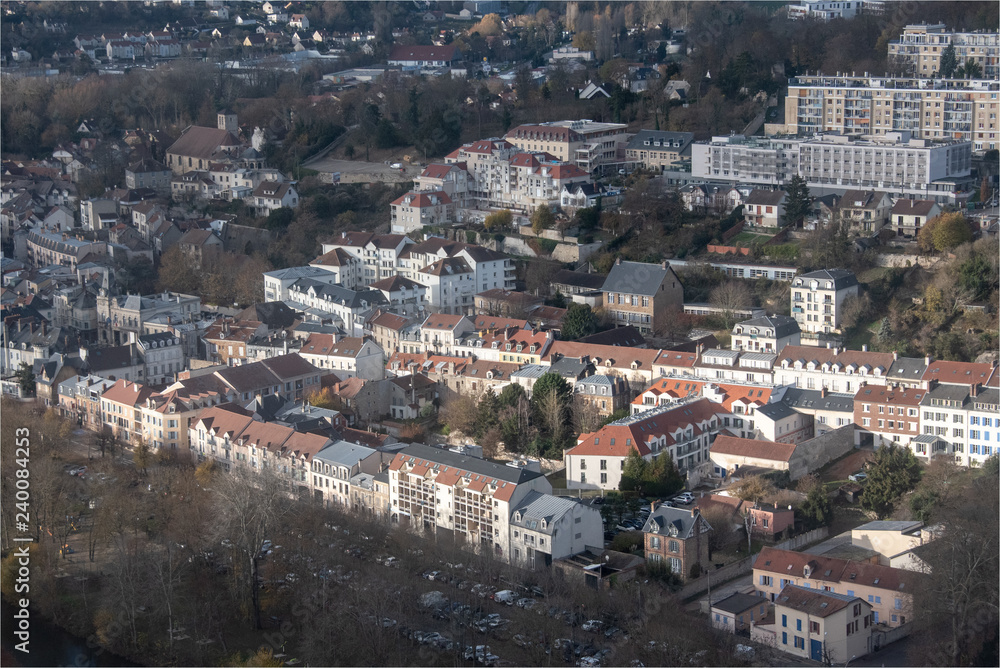 vue aérienne de l'église de la ville de Meulan dans les Yvelines en France