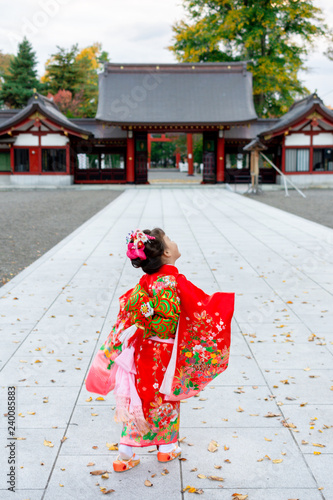 Kimono girl who came to visit the shrine