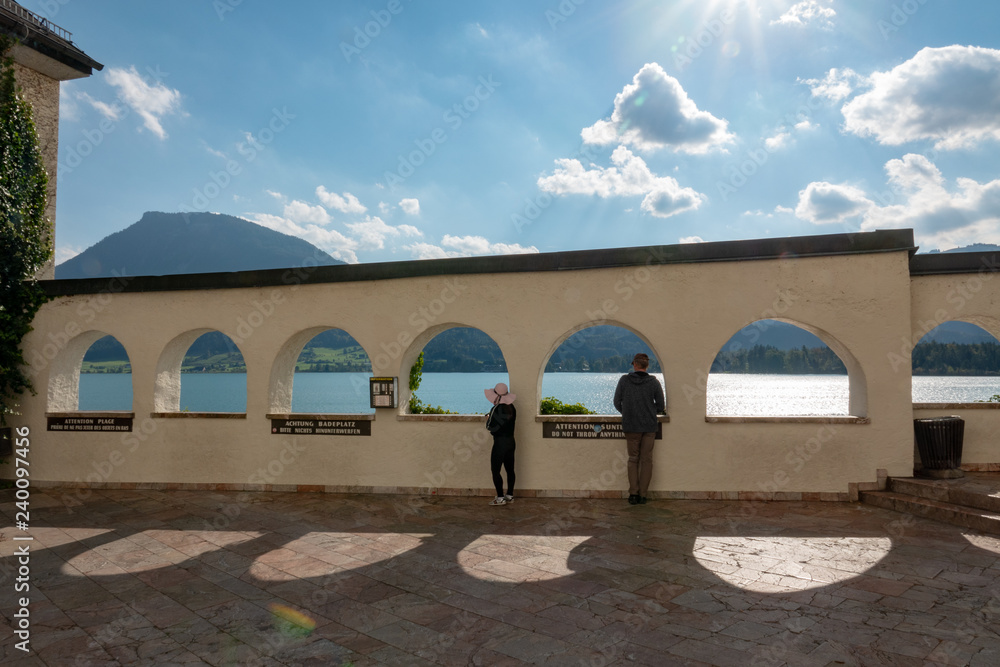 Obraz premium Sankt Wolfgang mit Blick auf den Wolfgangsee