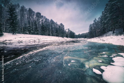 The river begins to freeze