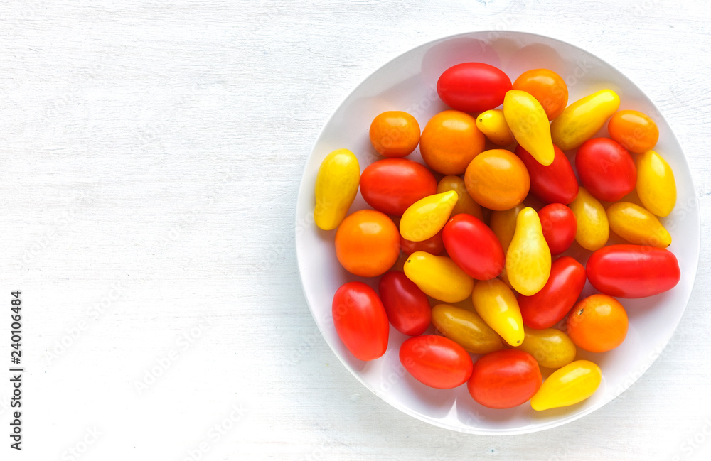 Plate with yellow and red tomatoes Plate with yellow and red tomatoes