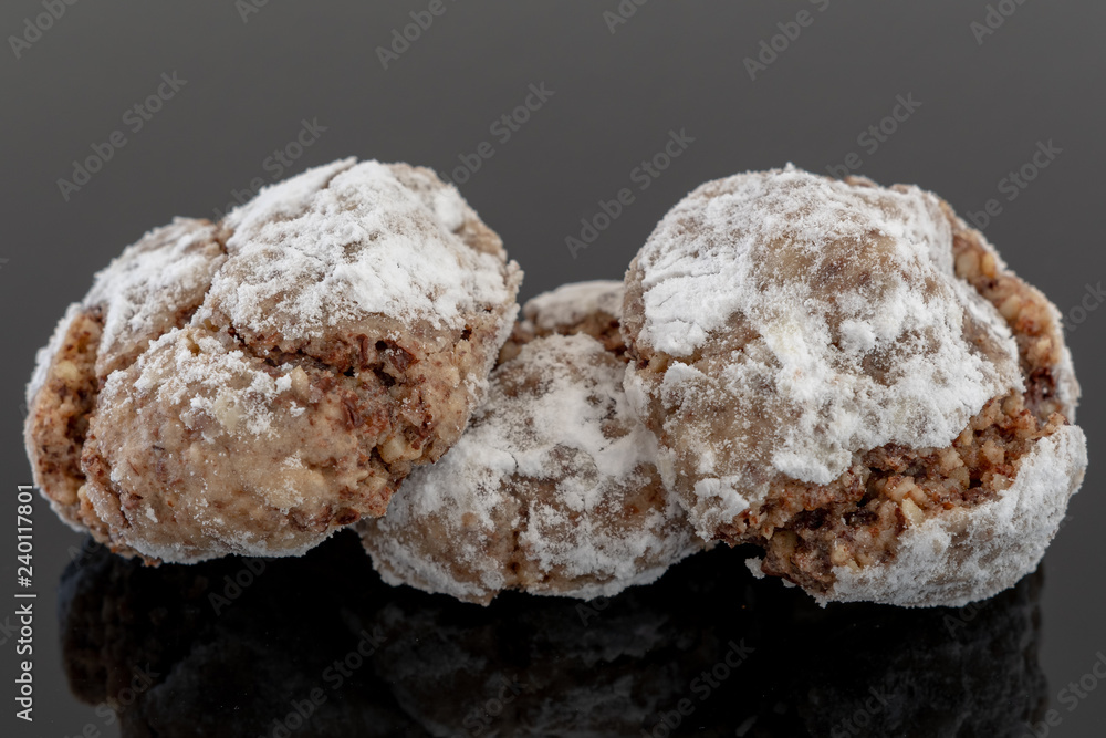Gebäck mit spiegelung auf schwarz - Weihnachtsgebäck Gebäck mit spiegelung auf schwarz - Weihnachtsgebäck