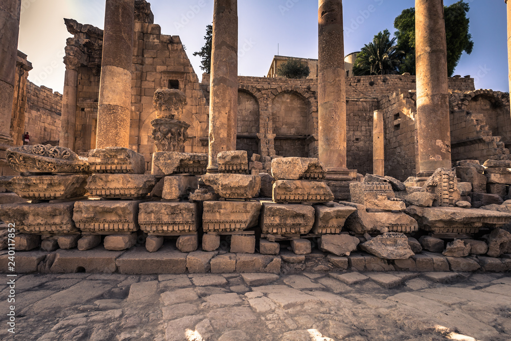 Fototapeta premium Jerash - September 29, 2018: Ancient Roman ruins of Jerash, Jordan