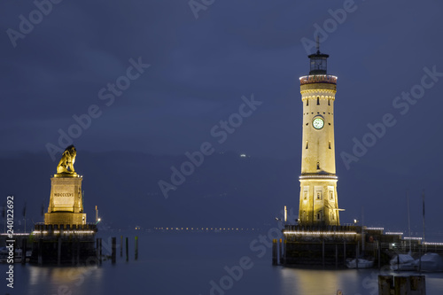 Lindau Bodensee Hafeneinfahrt Loewe Turm