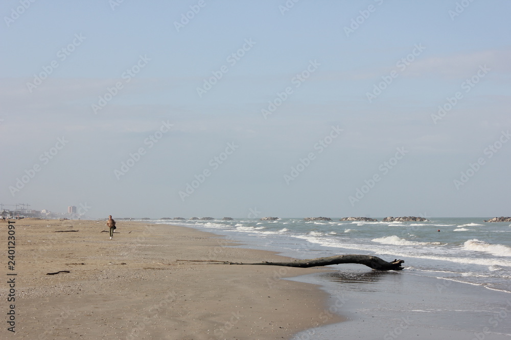 mare rifiuti spiaggia