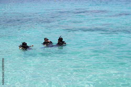 Diving lesson in sea to the tourists.