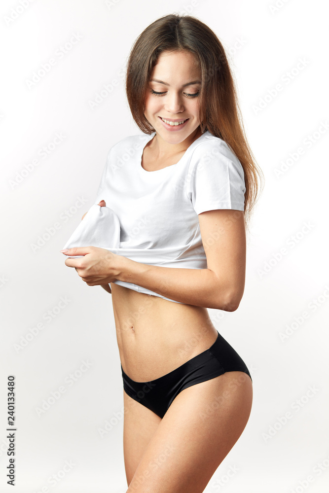 Foto de pretty girl demonstrating her underwear. close up photo