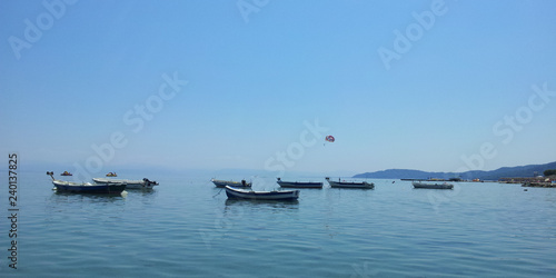 Boote in Bucht auf Korfu
