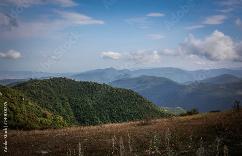 пейзаж с горами и облаками