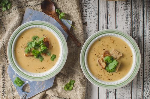 Fotografie, Obraz Creamy mushroom soup with fresh herbs garlic croutons