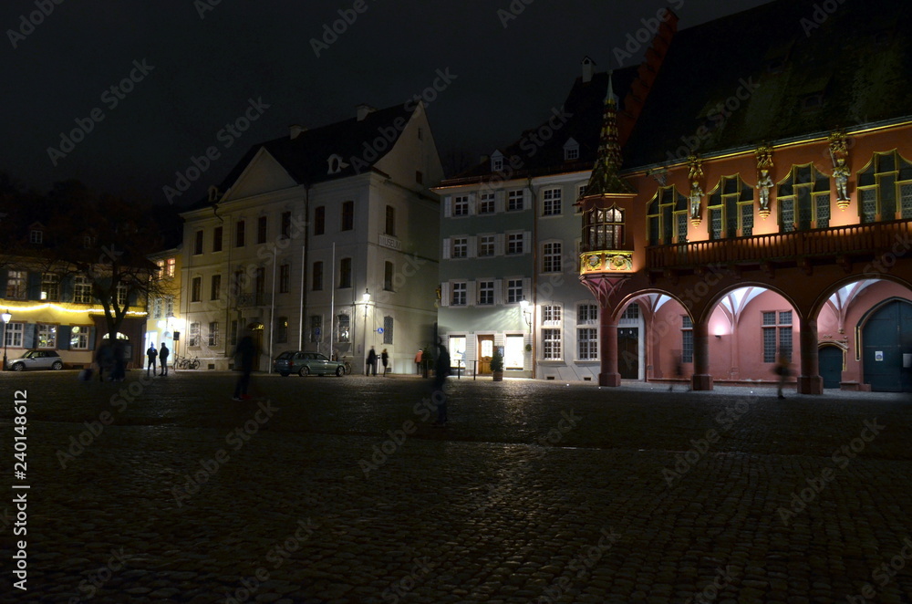 Münsterplatz in Freiburg am Abend Münsterplatz in Freiburg am Abend