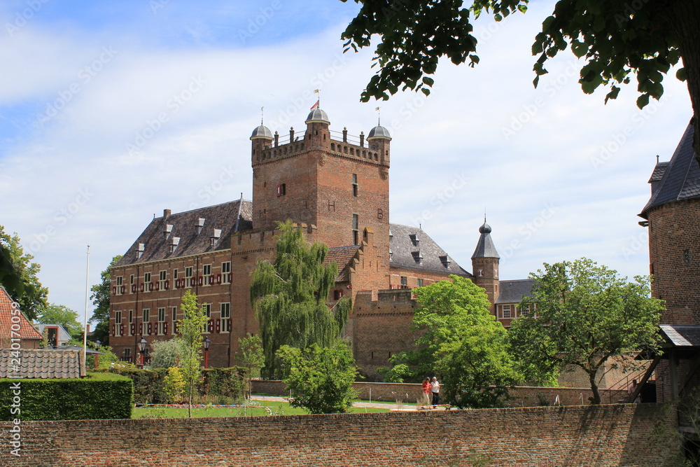 monumental castle 'huis bergh' in holland in summer