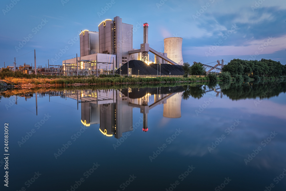 Gemeinschaftskraftwerk Hannover- Stöcken am Abend