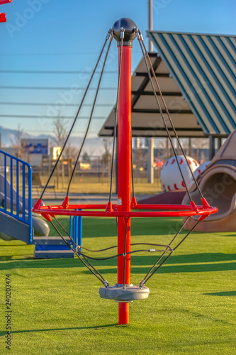 Playground toy with ropes and center pivot