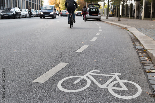 Tablou pe pânză Parked cycle path