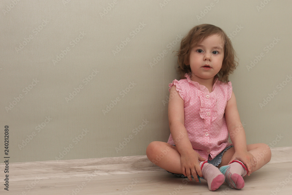 Naklejka premium Young kid playing on a floor in a room