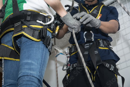 Working at height equipment. Fall arrestor device for worker with safety body harness