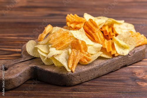 Variation of crispy and corrugated potato chips