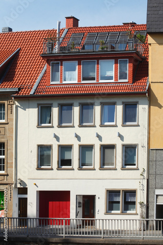 Wohnhaus, Modernes Wohngebäude, Mehrfamilenhaus,