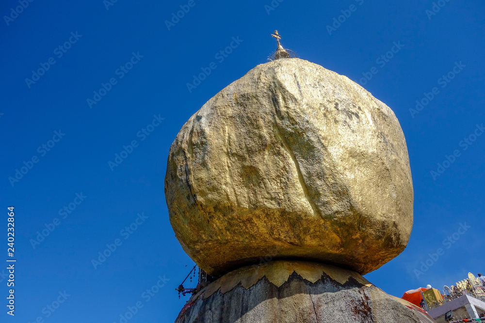 チャイティーヨー パゴダ Stock Photo Adobe Stock