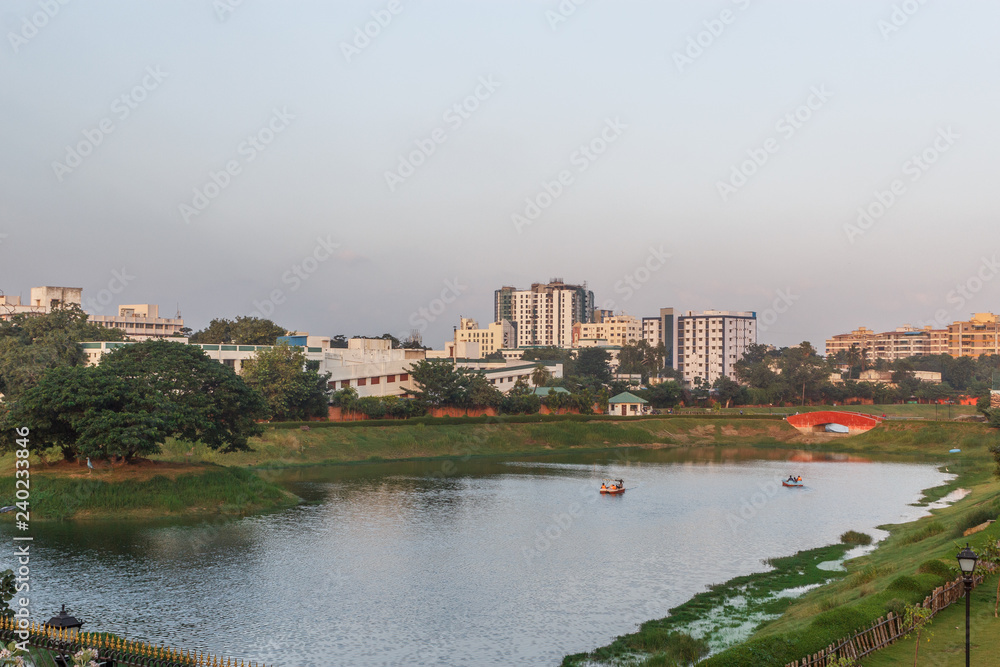 Chetpet lake also known as Chethupattu Aeri in tamil language.