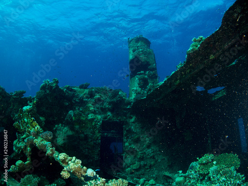 Фотография sunken ship with under the sea