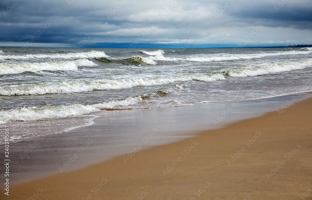 Obraz premium Seascape w ponury jesienny dzień