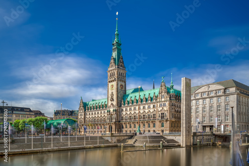 Fotografering The City Hall (German: Rathaus) in downtown Hamburg, Germany, on the Rathausmarkt square on a sunny spring day
