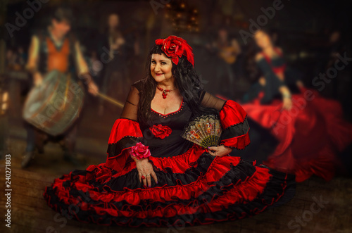 Obraz na plátně Mature woman is gypsy dancer