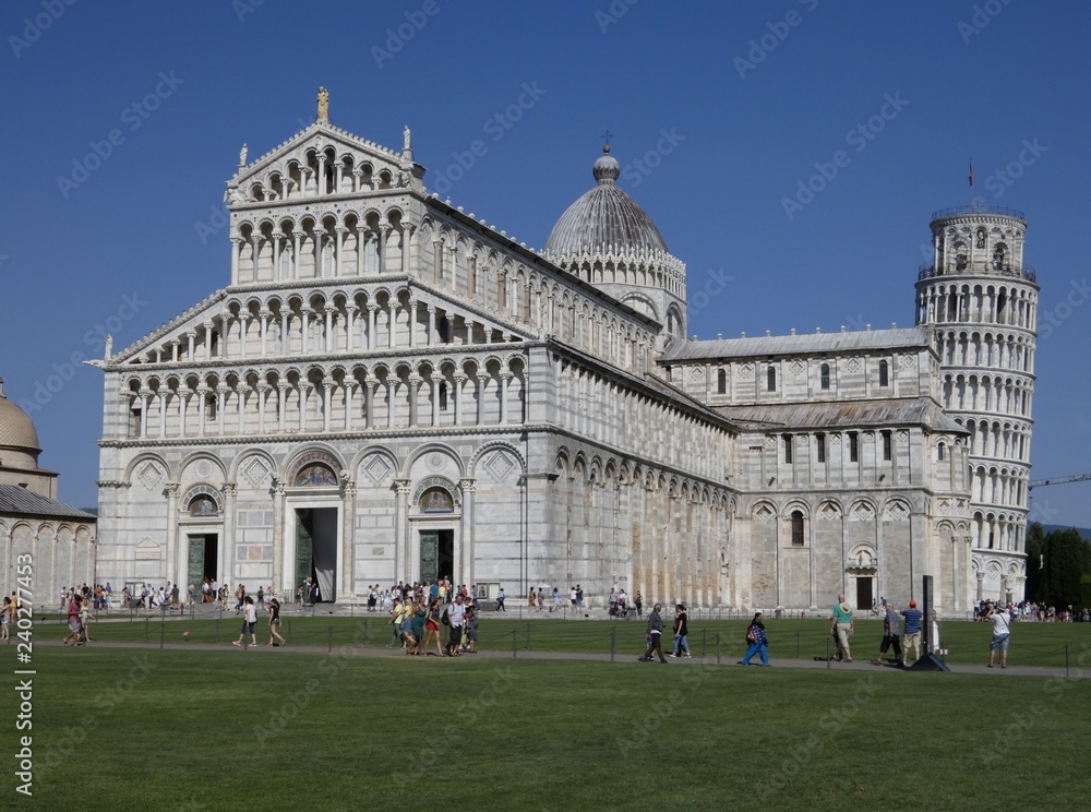 Catedral de Santa María Asunta, Duomo di Pisa, en la Piazza dei Miracoli, católica romana medieval dedicada a la Asunción de la Virgen, arte románico.