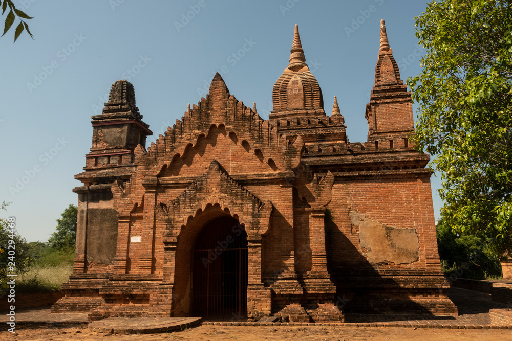 Fototapeta premium Parque arqueolàogico de los antiguos templos y pagodas de Bagan. Myanmar