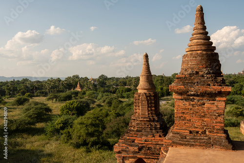 Parque arqueol  ogico de los antiguos templos y pagodas de Bagan. Myanmar