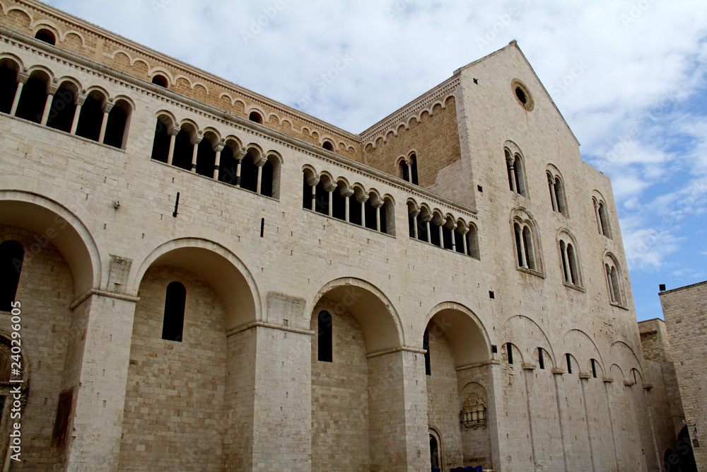 Bari, chiesa di San Nicola; il fianco meridionale