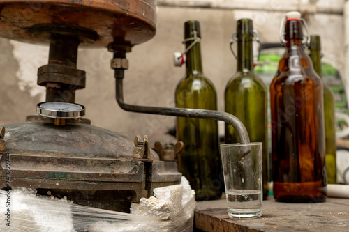 Canvas-taulu Alcohol production in home conditions
