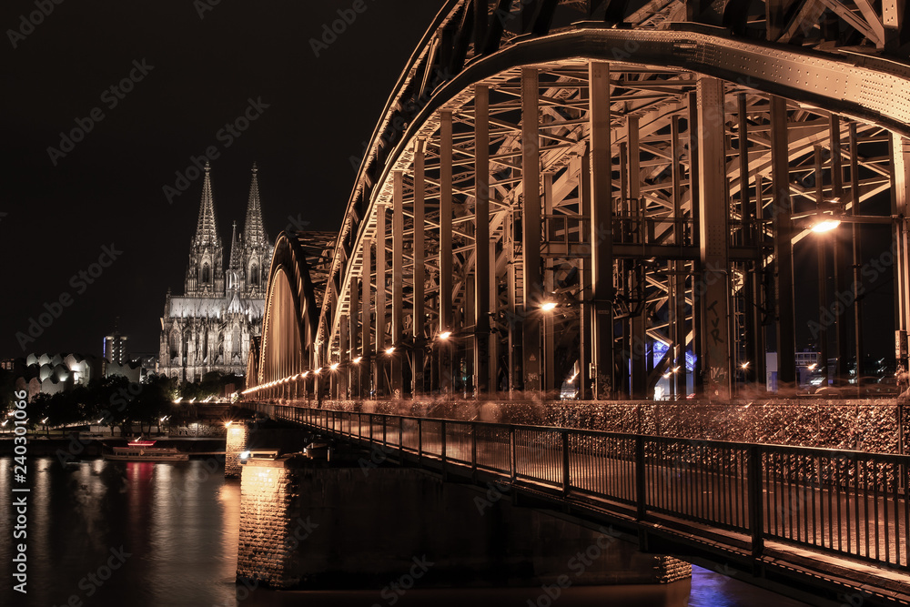 Köln - Dom - Hohenzollernbrücke
