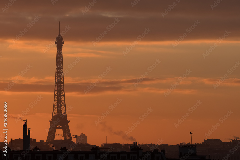 France tour eiffel paris symbole tour lever de soleil orange nuage ciel matin