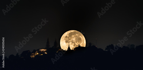 Quadro su tela Full Moon and Silhouette of Pagoda at Wat Phra That Doi Suthep in Yi Peng Day ,Chiang Mai, Thailand