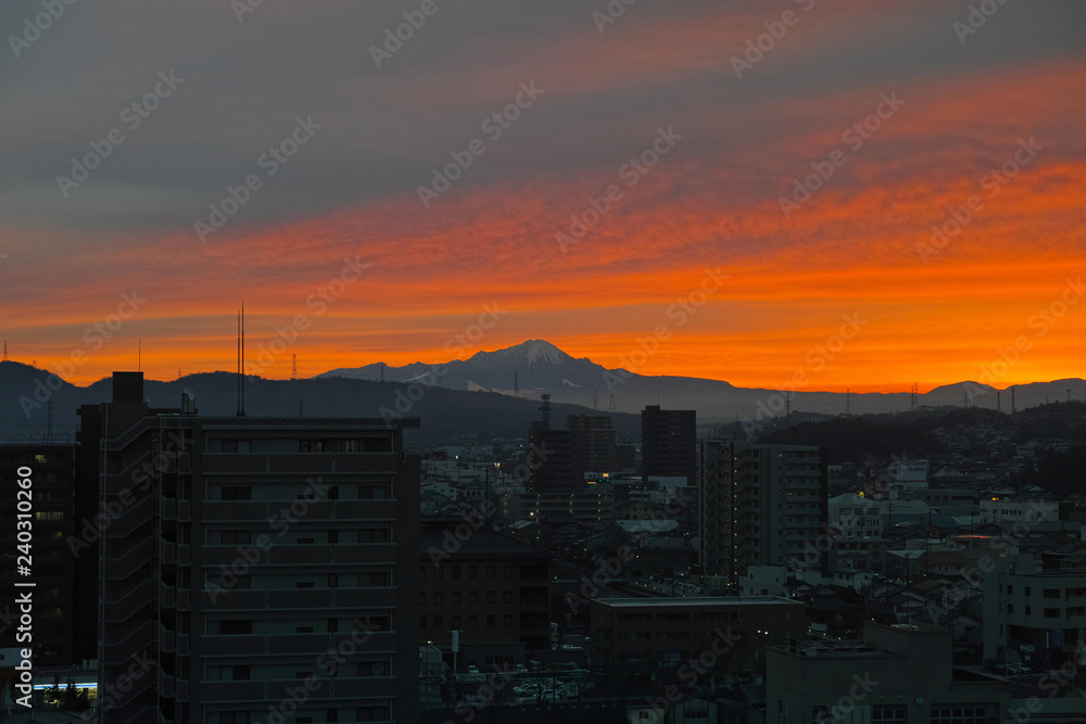 松江市から見た日の出前の出雲富士大山