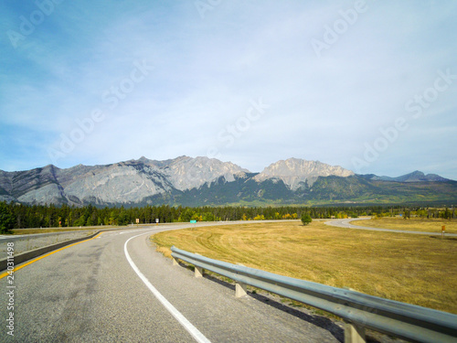 秋のカナディアンロッキー トランス カナダ ハイウェイ1号線カナナスキス出口から望むヤムナスカ山 カナナスキス カントリー カナダ アルバータ州 Stock Photo Adobe Stock 秋のカナディアンロッキー トランス カナダ ハイウェイ1号線カナナスキス出口から望むヤムナスカ山 カナナスキス カントリー カナダ アルバータ州 Stock Photo Adobe Stock