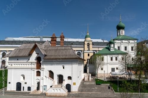 Москва, Зарядье. Старый Английский двор, церковь Максима Блаженного, колокольня.