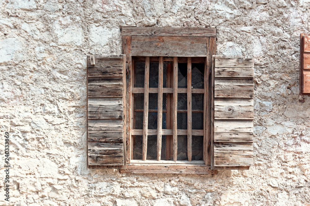 Obraz premium wooden window in an old stone house.
