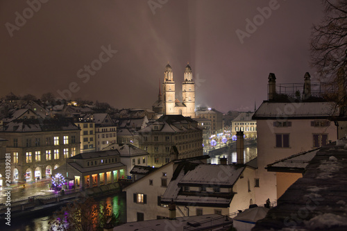 Obraz na płótnie Grossmünster im Winter w salonie