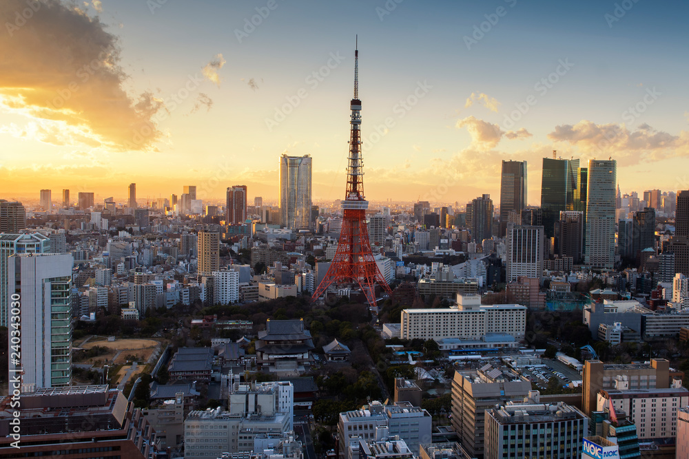 Obraz premium Tokyo Tower o zachodzie słońca