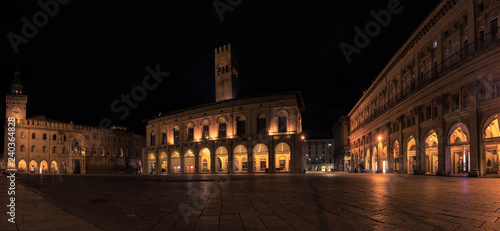 Fototapeta Naklejka Na Ścianę i Meble -  Bologna square at night